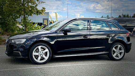Audi e-tron 7 of 22