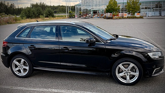 Audi e-tron 9 of 22