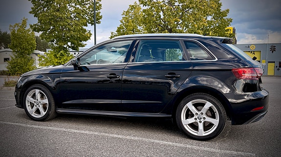 Audi e-tron 4 of 22