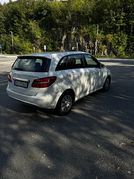 Mercedes-Benz B-Electric 8 of 21