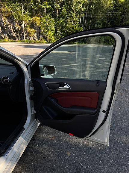 Mercedes-Benz B-Electric 9 of 21