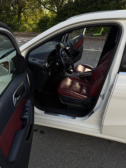 Mercedes-Benz B-Electric 18 of 21