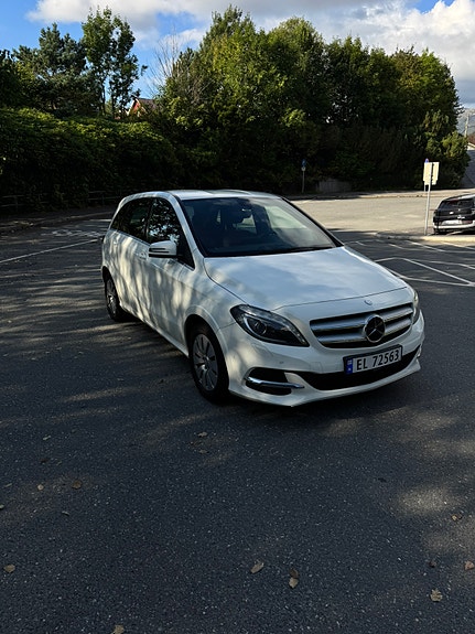 Mercedes-Benz B-Electric 3 of 21