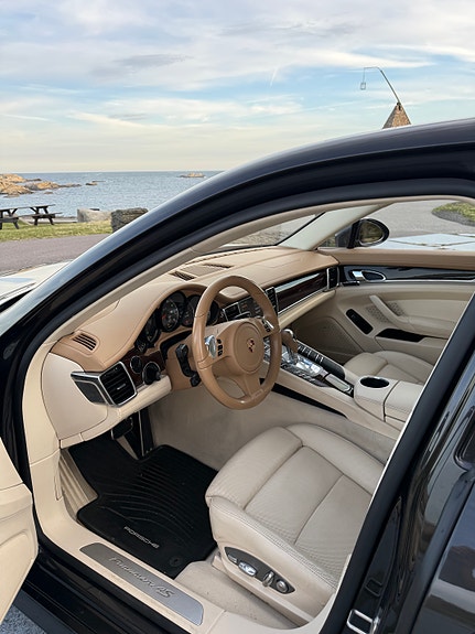 Porsche Panamera 4 27 of 30