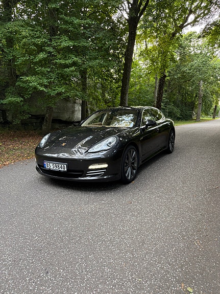 Porsche Panamera 4 2 of 30