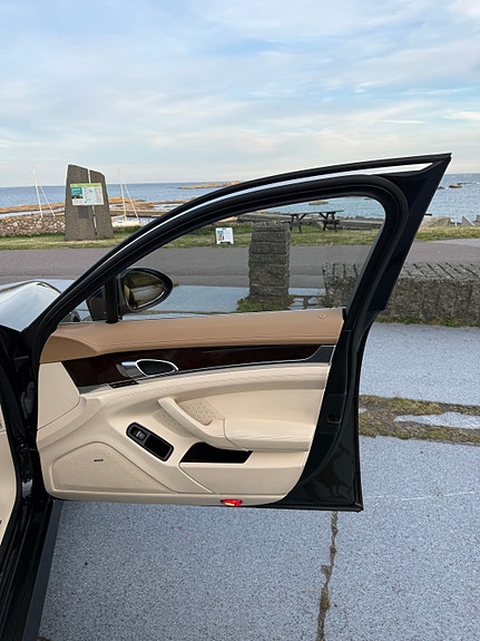 Porsche Panamera 4 25 of 30