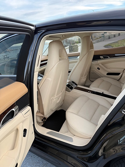 Porsche Panamera 4 30 of 30