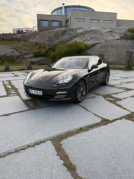 Porsche Panamera 4 12 of 30