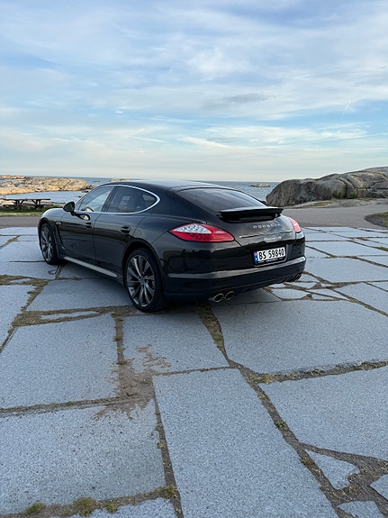 Porsche Panamera 4 15 of 30