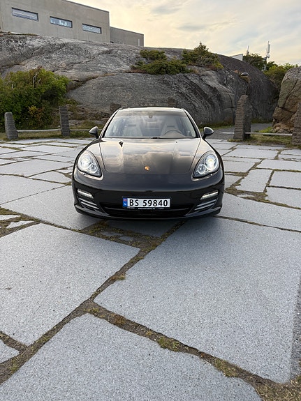 Porsche Panamera 4 14 of 30