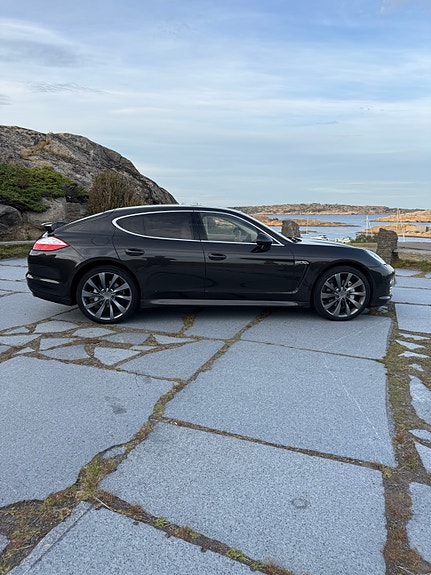 Porsche Panamera 4 16 of 30
