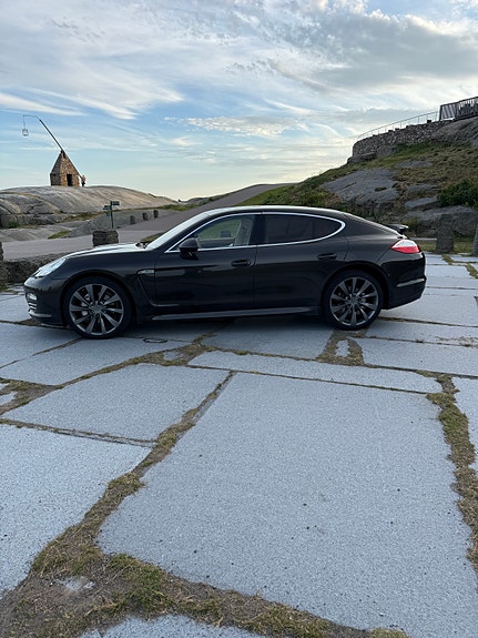Porsche Panamera 4 13 of 30