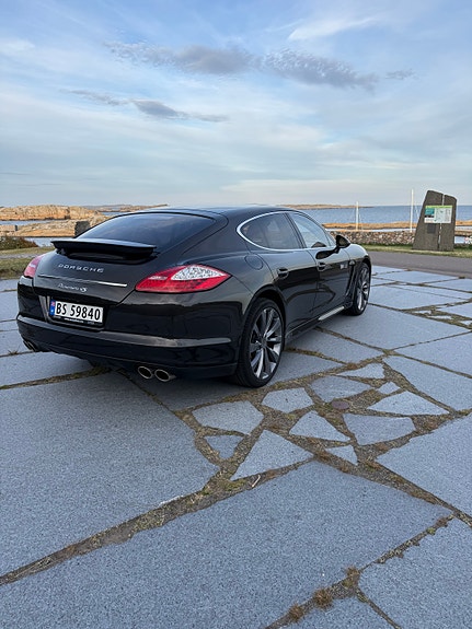 Porsche Panamera 4 17 of 30