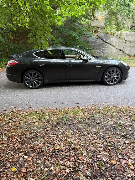 Porsche Panamera 4 4 of 30