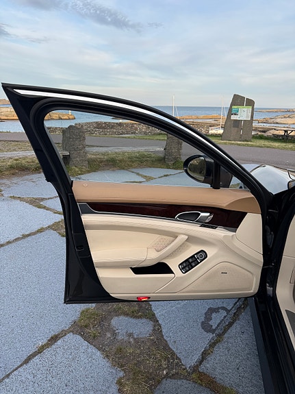 Porsche Panamera 4 24 of 30