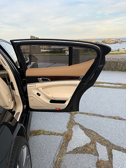 Porsche Panamera 4 28 of 30