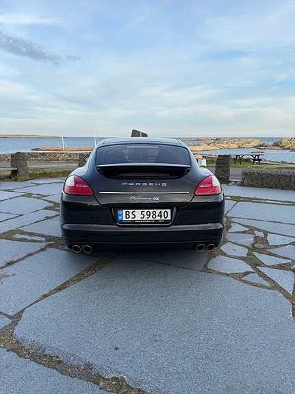 Porsche Panamera 4 18 of 30