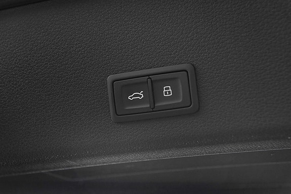 Audi Q8 e-tron 28 of 30