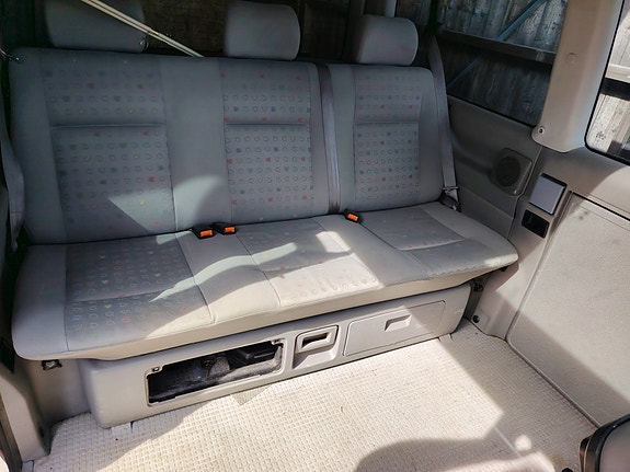 Volkswagen Multivan 13 of 17