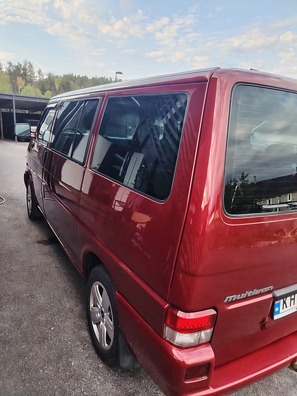 Volkswagen Multivan 8 of 17