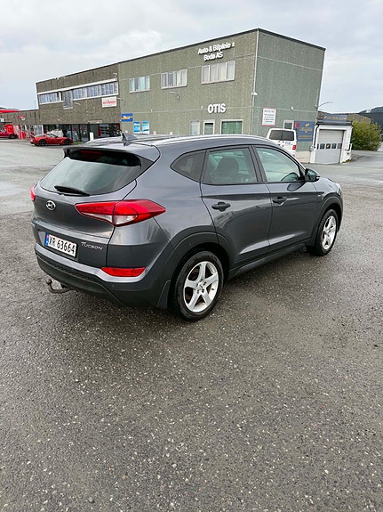 Hyundai Tucson 10 of 28
