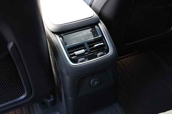 Volvo XC90 16 of 30