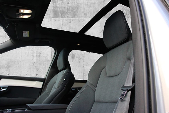 Volvo XC90 11 of 30