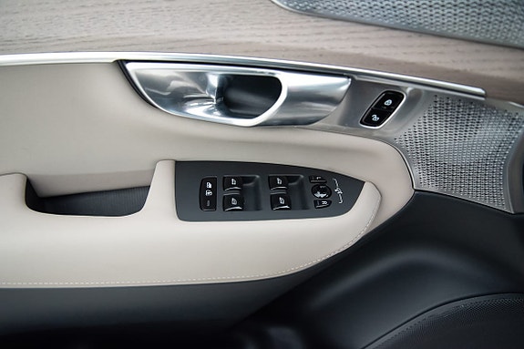 Volvo XC90 20 of 30