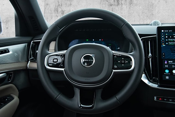 Volvo XC90 25 of 30