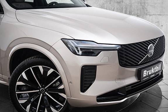 Volvo XC90 2 of 30