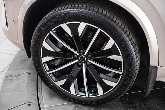 Volvo XC90 11 of 30