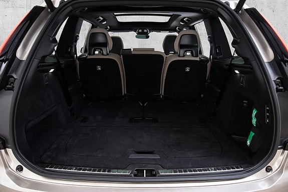 Volvo XC90 10 of 30