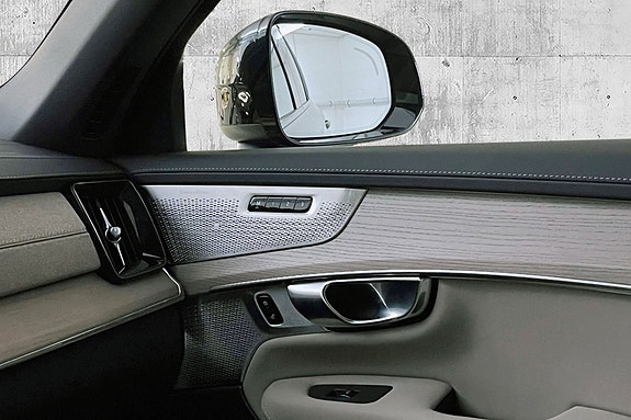 Volvo XC90 19 of 25