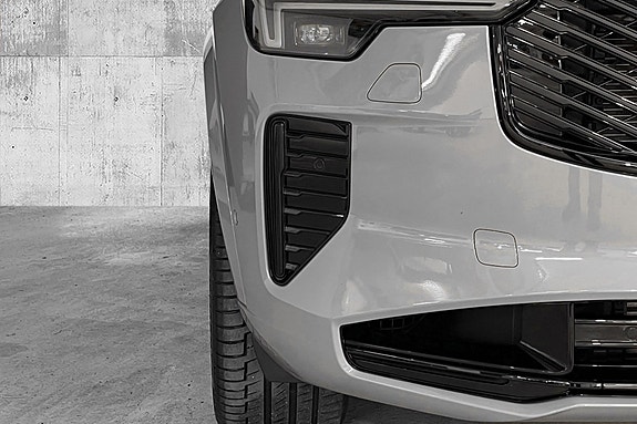 Volvo XC90 4 of 25