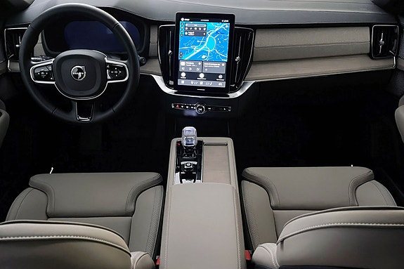 Volvo XC90 15 of 25