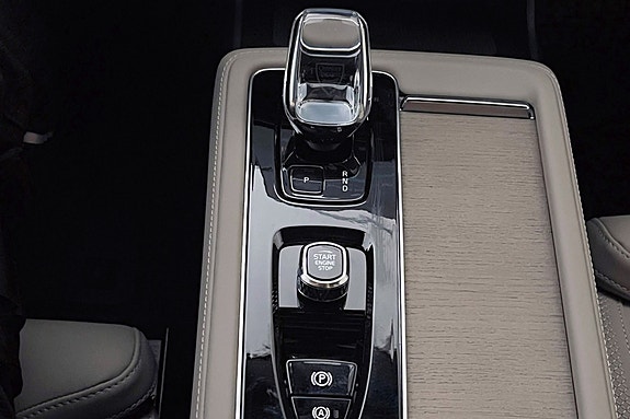 Volvo XC90 18 of 25