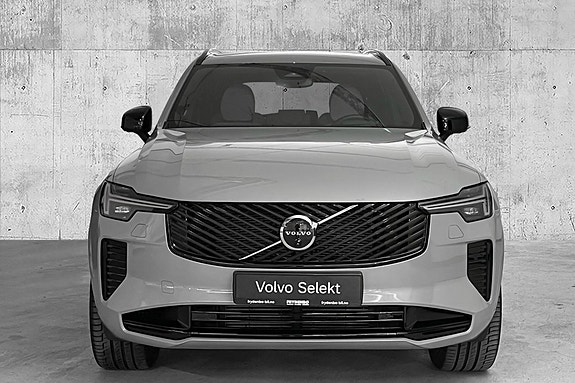 Volvo XC90 3 of 25