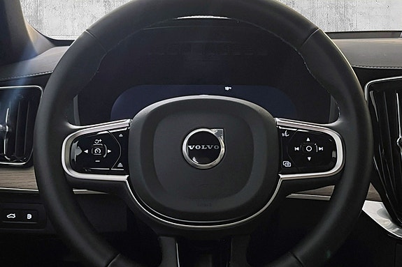 Volvo XC90 16 of 25