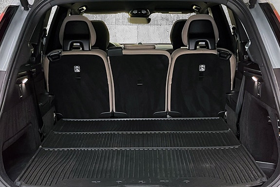 Volvo XC90 10 of 25