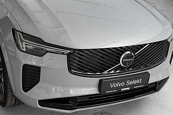 Volvo XC90 2 of 25