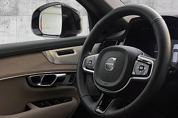 Volvo XC90 17 of 25