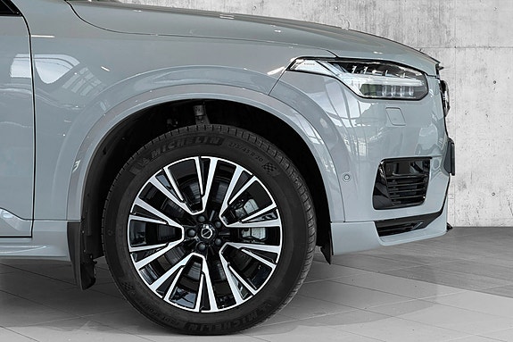 Volvo XC90 3 of 30