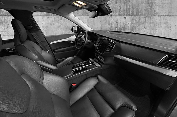 Volvo XC90 28 of 30