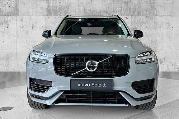 Volvo XC90 2 of 30