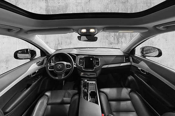Volvo XC90 13 of 30