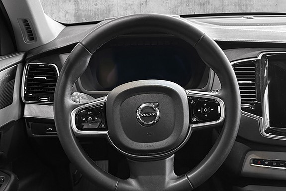 Volvo XC90 14 of 30
