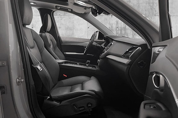 Volvo XC90 15 of 30