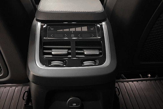 Volvo XC90 18 of 30