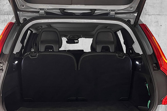 Volvo XC90 11 of 30