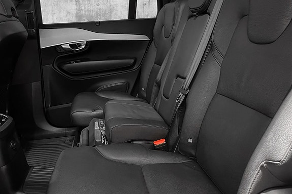 Volvo XC90 25 of 30